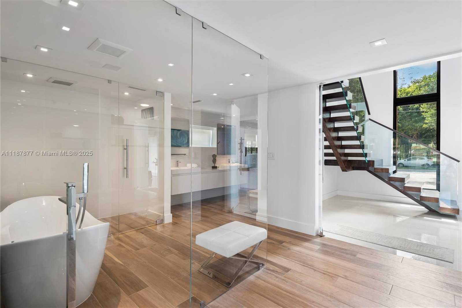 Small Image of 1025 DIPLOMAT PKWY, Hollywood Number 51