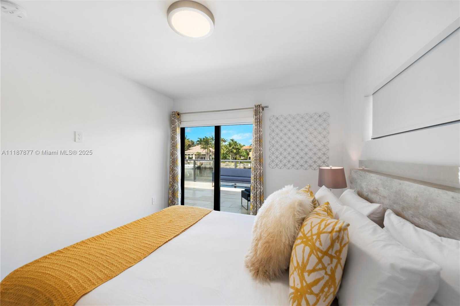 Small Image of 1025 DIPLOMAT PKWY, Hollywood Number 53