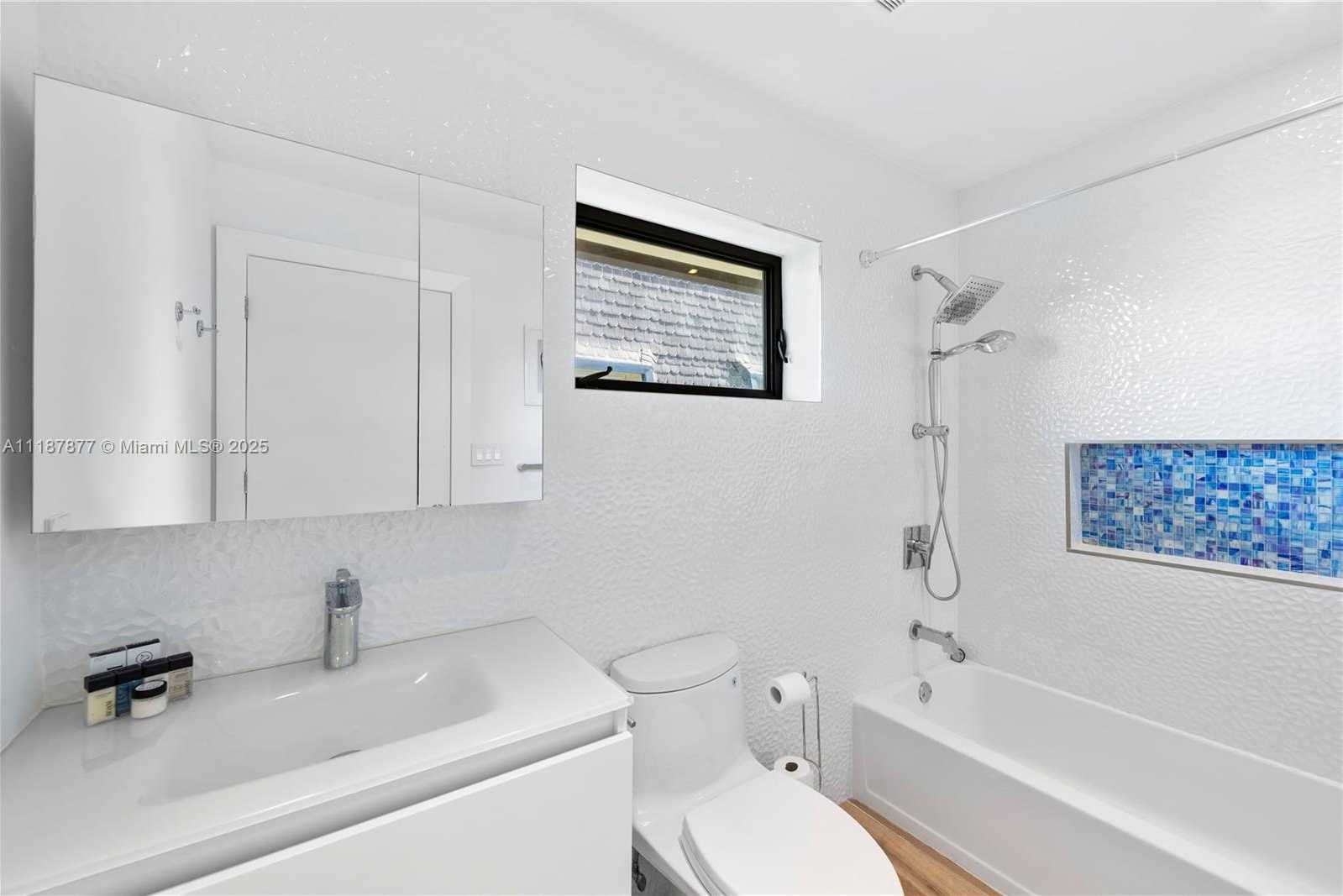 Small Image of 1025 DIPLOMAT PKWY, Hollywood Number 55