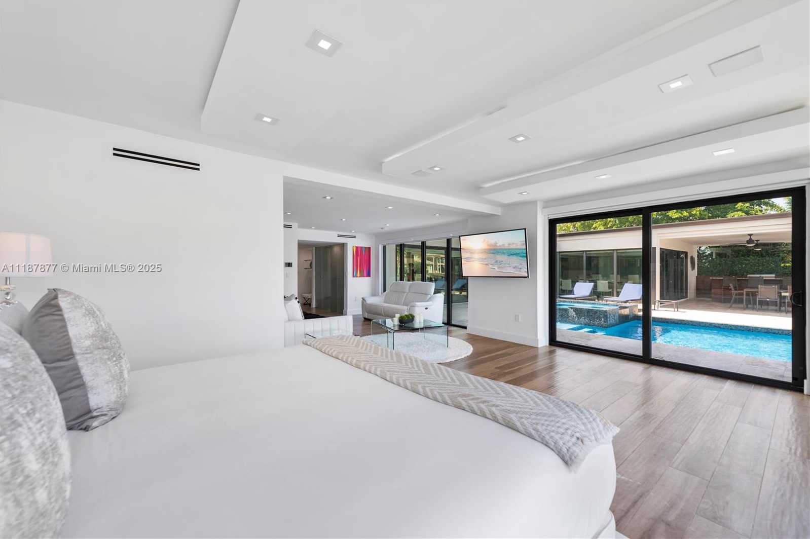 Small Image of 1025 DIPLOMAT PKWY, Hollywood Number 60