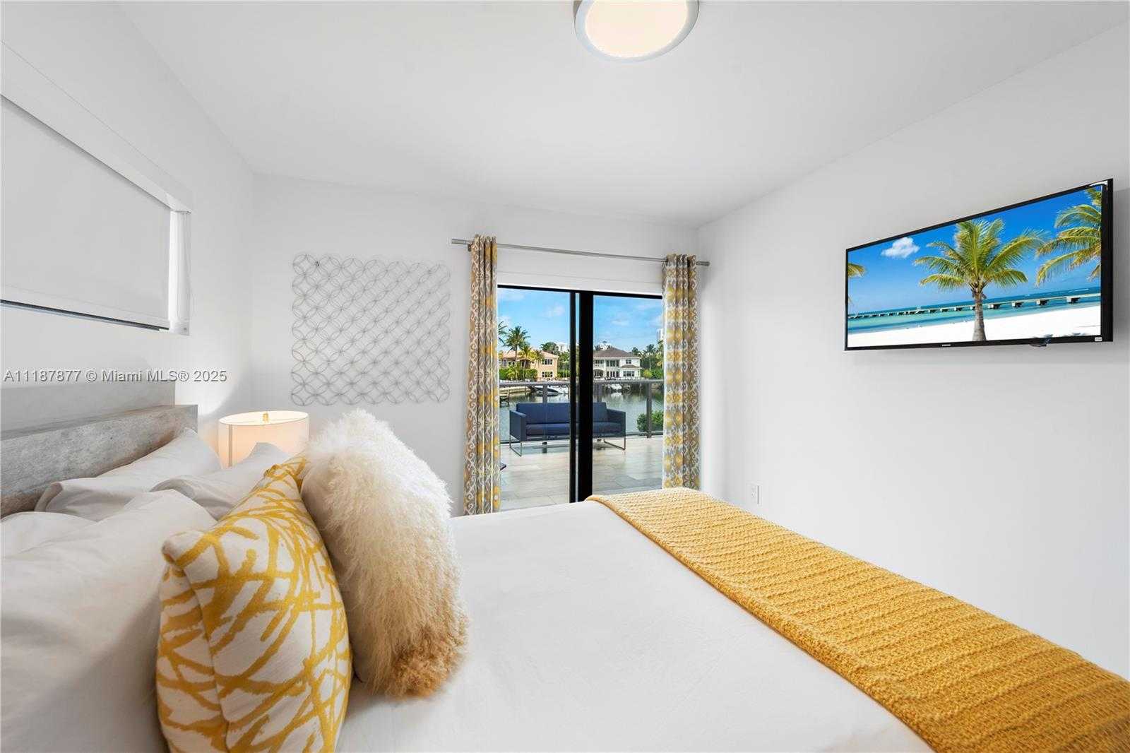 Small Image of 1025 DIPLOMAT PKWY, Hollywood Number 66