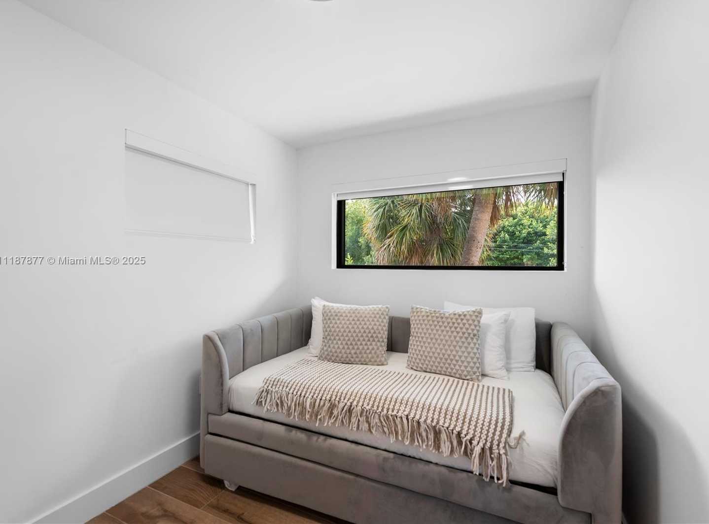 Small Image of 1025 DIPLOMAT PKWY, Hollywood Number 68