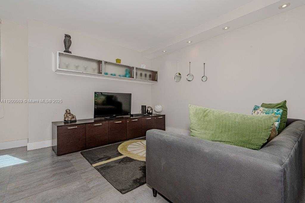 Small Image of 2301 COLLINS AVE #723, Miami Beach Number 5