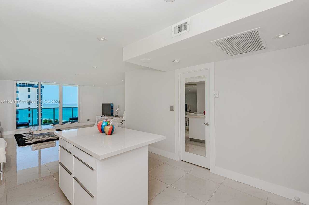 Small Image of 2301 COLLINS AVE #1211, Miami Beach Number 19