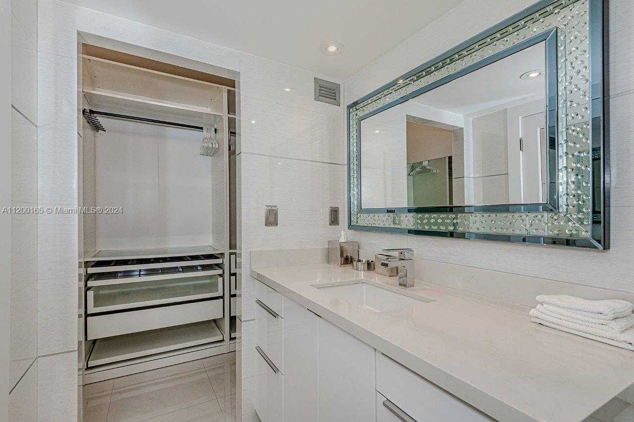 Small Image of 2301 COLLINS AVE #1211, Miami Beach Number 22