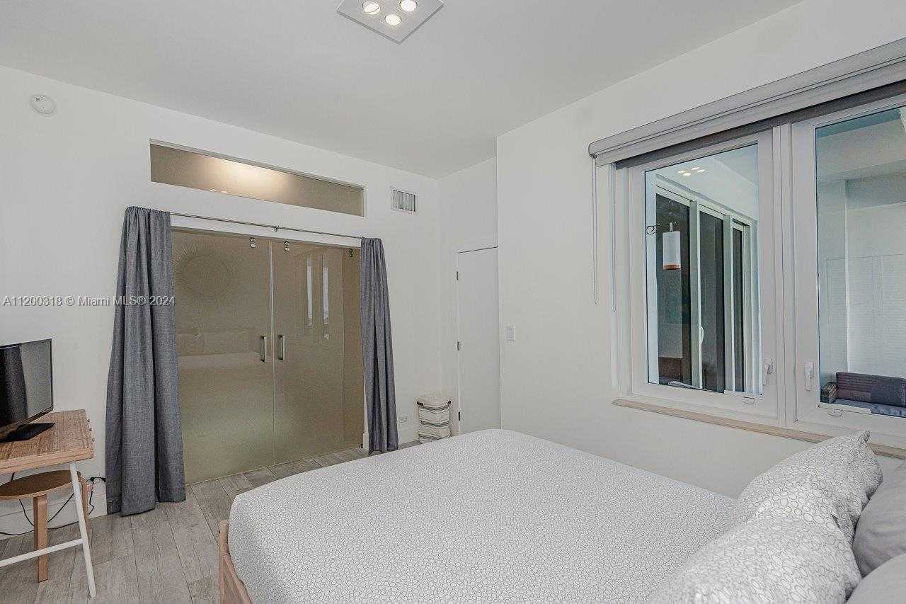 Small Image of 2301 COLLINS AVE #PH21, Miami Beach Number 12