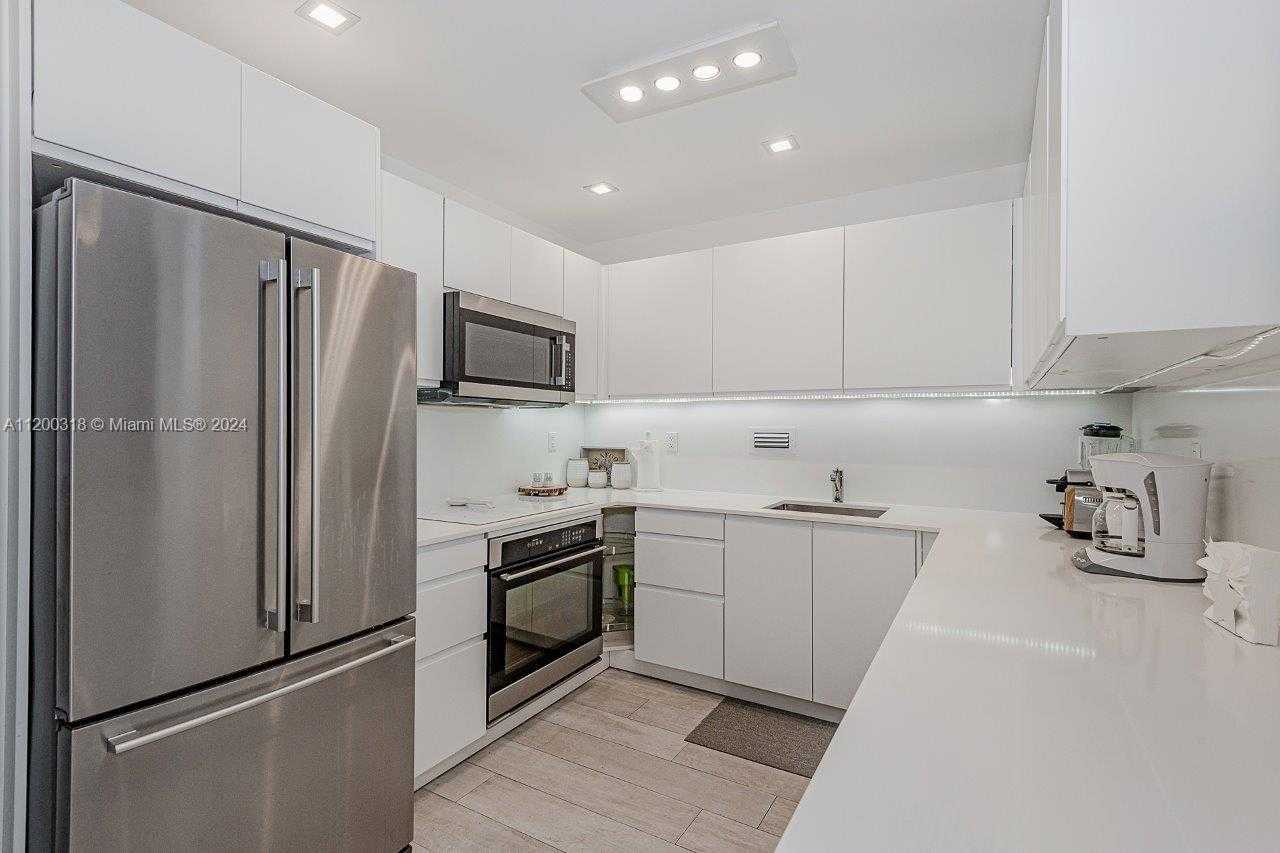 Small Image of 2301 COLLINS AVE #PH21, Miami Beach Number 15