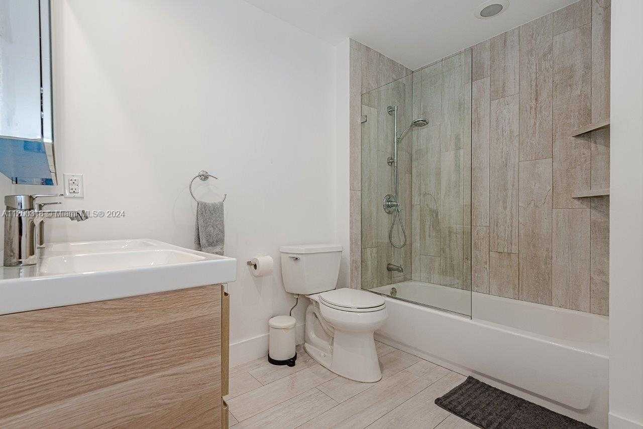 Small Image of 2301 COLLINS AVE #PH21, Miami Beach Number 19