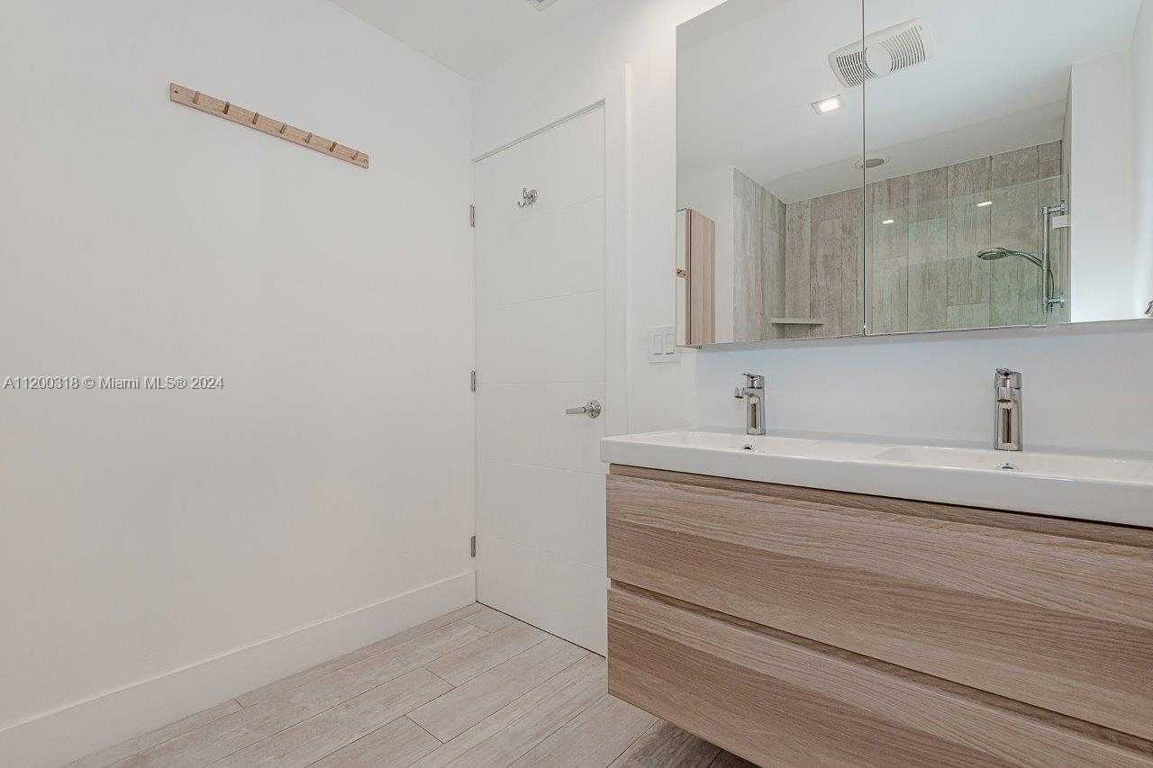 Small Image of 2301 COLLINS AVE #PH21, Miami Beach Number 20