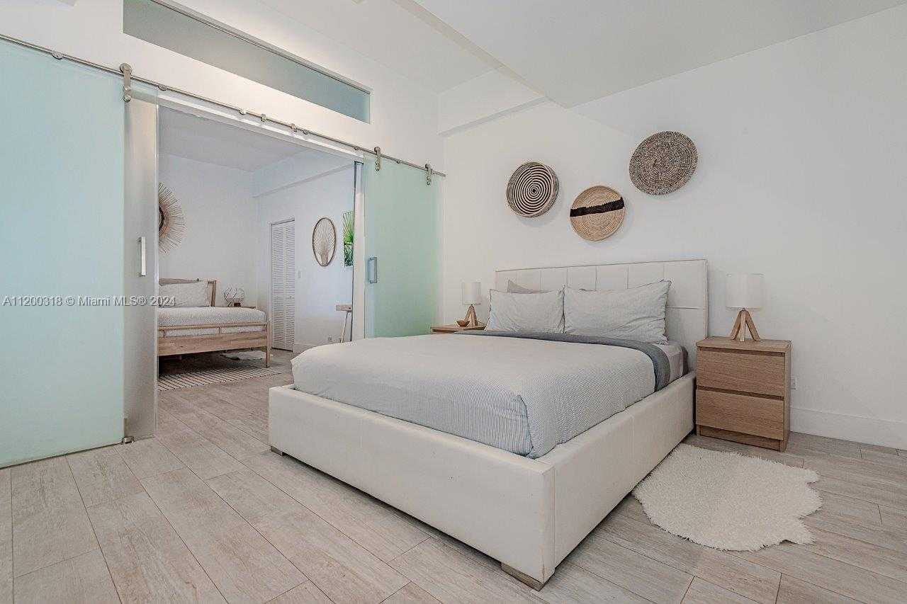 Small Image of 2301 COLLINS AVE #PH21, Miami Beach Number 7