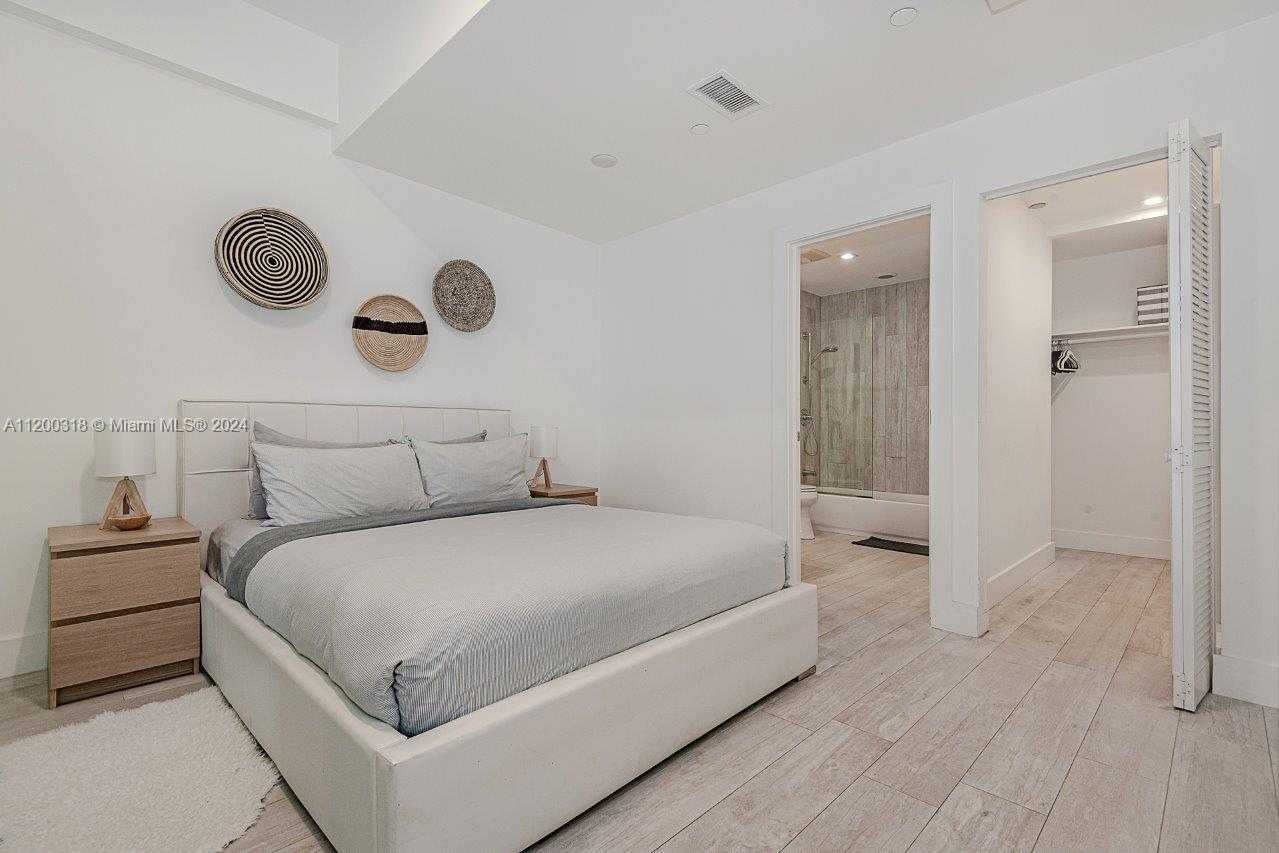 Small Image of 2301 COLLINS AVE #PH21, Miami Beach Number 8