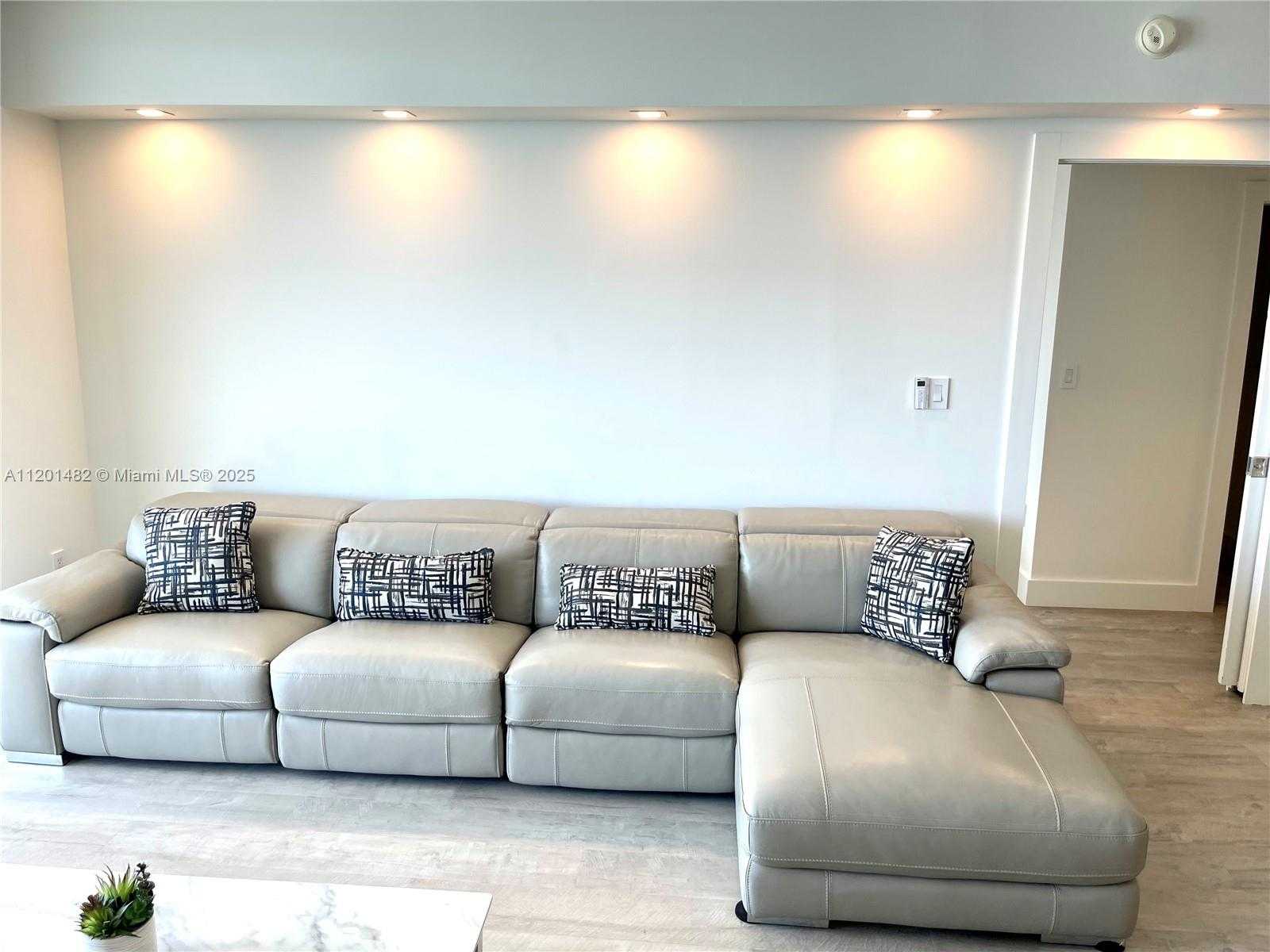 Small Image of 1830 SOUTH OCEAN DR #1603, Hallandale Beach Number 11