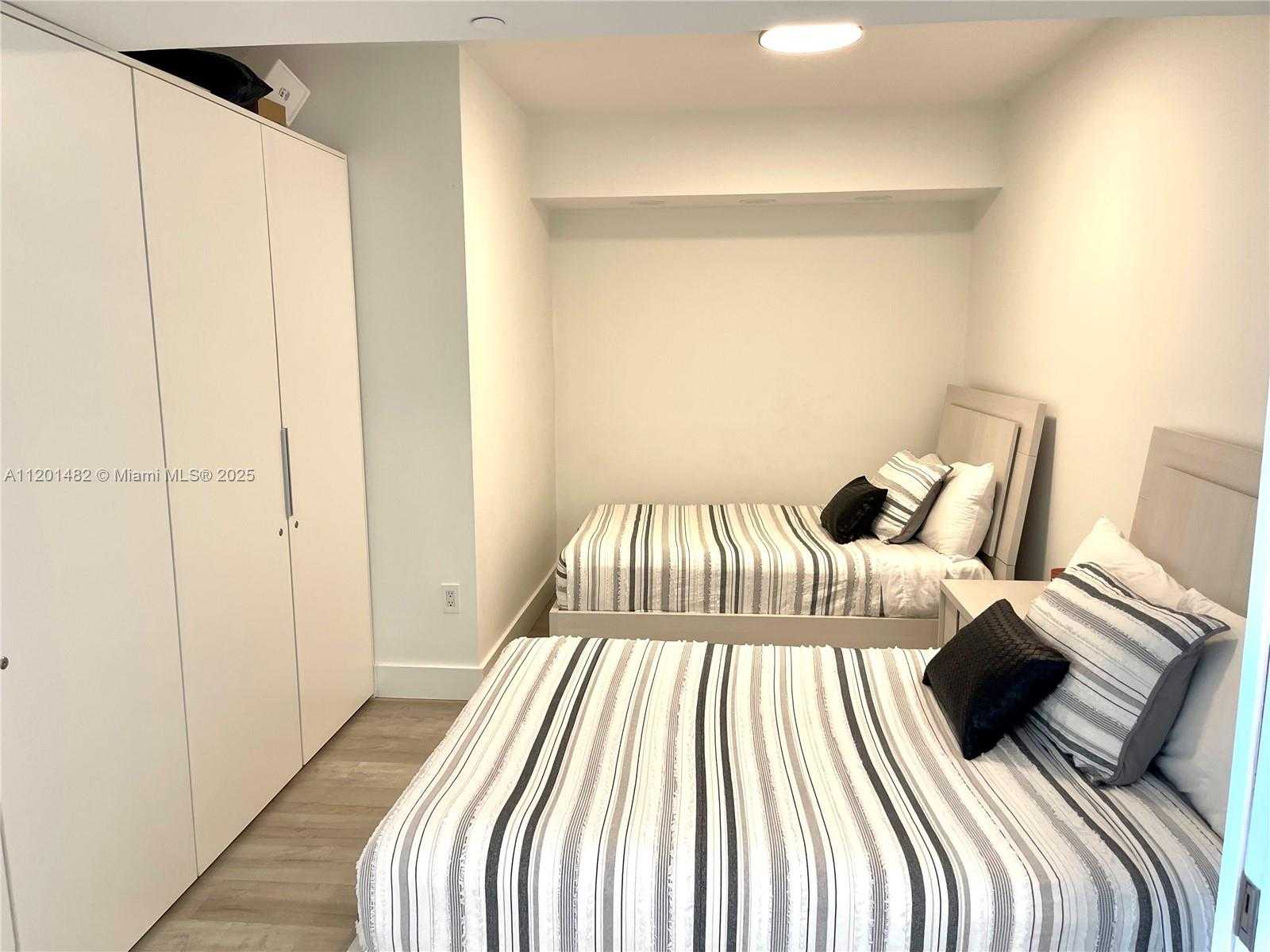 Small Image of 1830 SOUTH OCEAN DR #1603, Hallandale Beach Number 14
