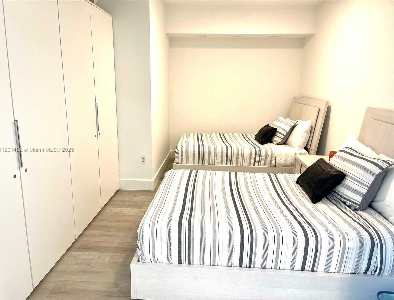 Small Image of 1830 SOUTH OCEAN DR #1603, Hallandale Beach Number 16