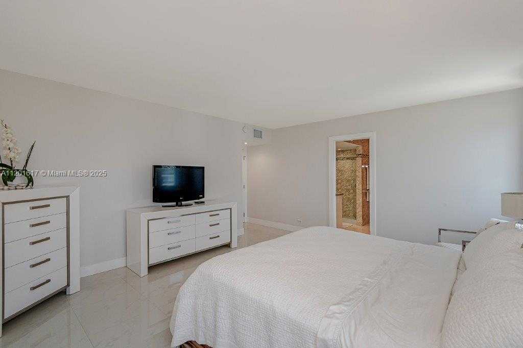 Small Image of 2301 COLLINS AVE #1210, Miami Beach Number 13