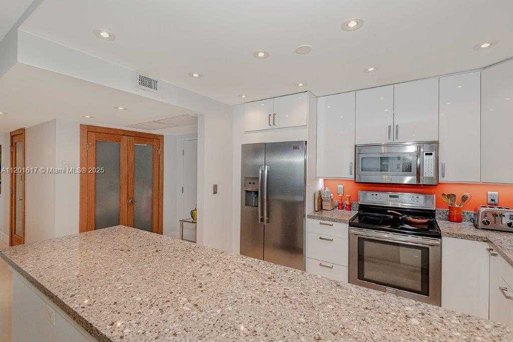 Small Image of 2301 COLLINS AVE #1210, Miami Beach Number 16