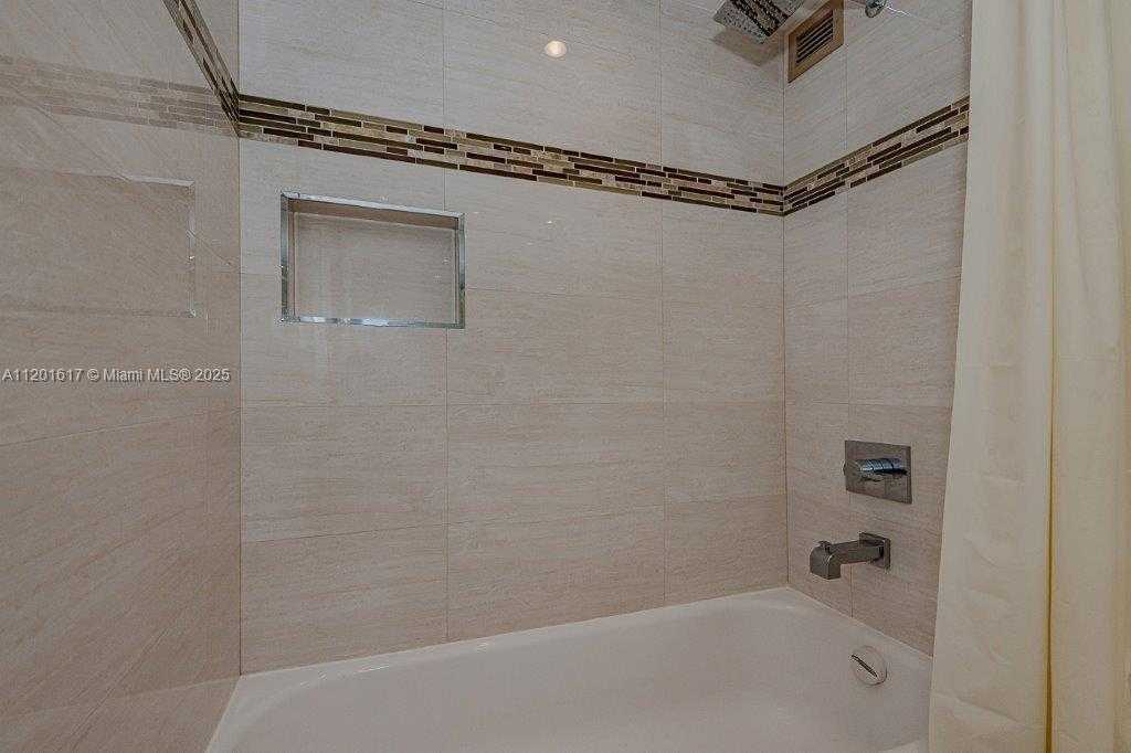 Small Image of 2301 COLLINS AVE #1210, Miami Beach Number 23