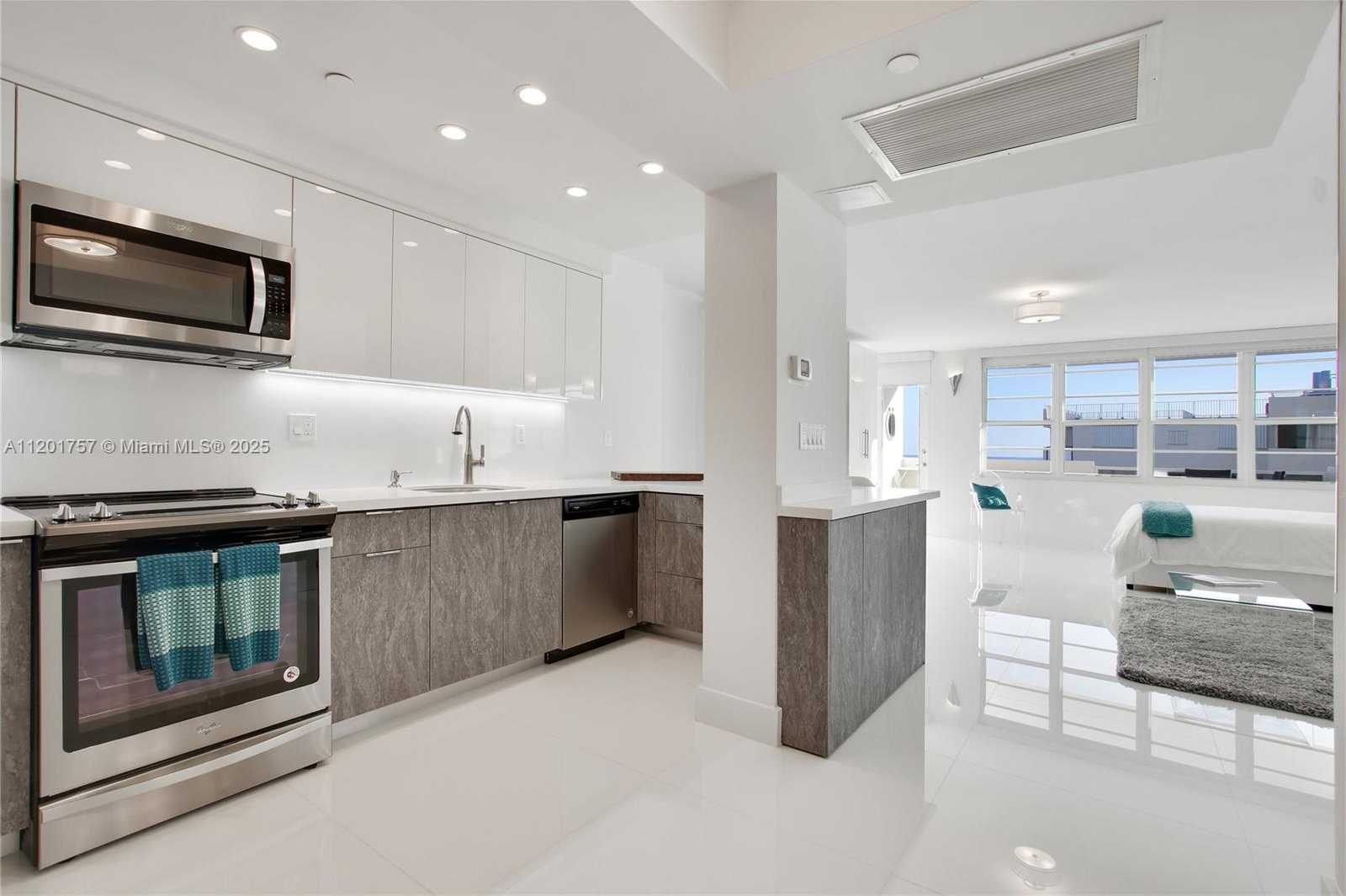 Small Image of 100 LINCOLN RD #940, Miami Beach Number 10