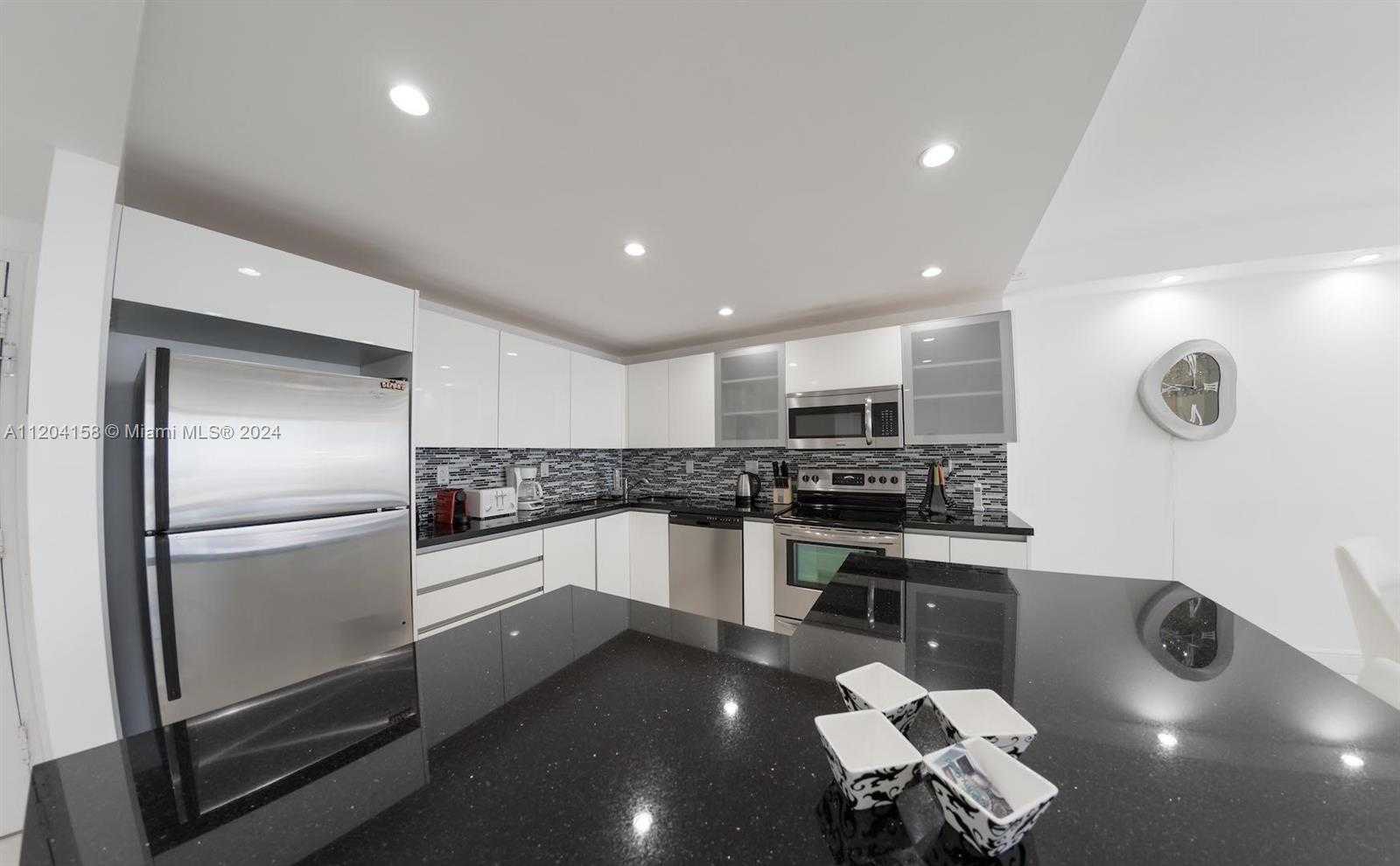 Small Image of 5601 COLLINS AVE #1603, Miami Beach Number 10