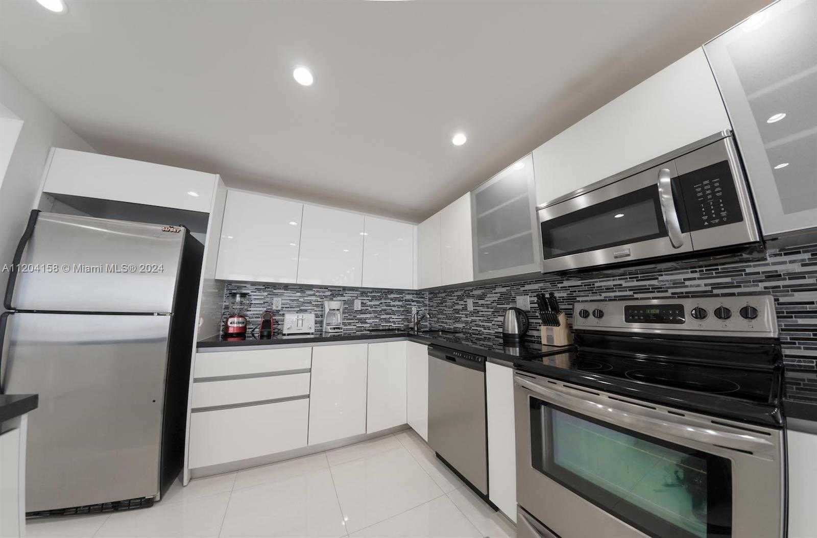 Small Image of 5601 COLLINS AVE #1603, Miami Beach Number 11