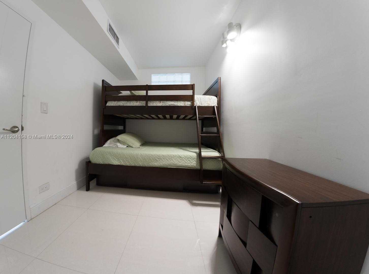 Small Image of 5601 COLLINS AVE #1603, Miami Beach Number 13