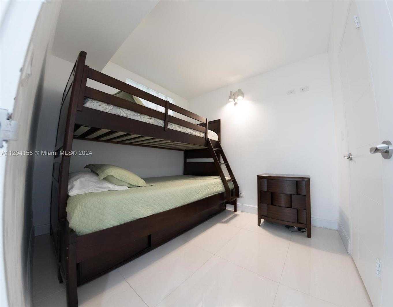 Small Image of 5601 COLLINS AVE #1603, Miami Beach Number 14