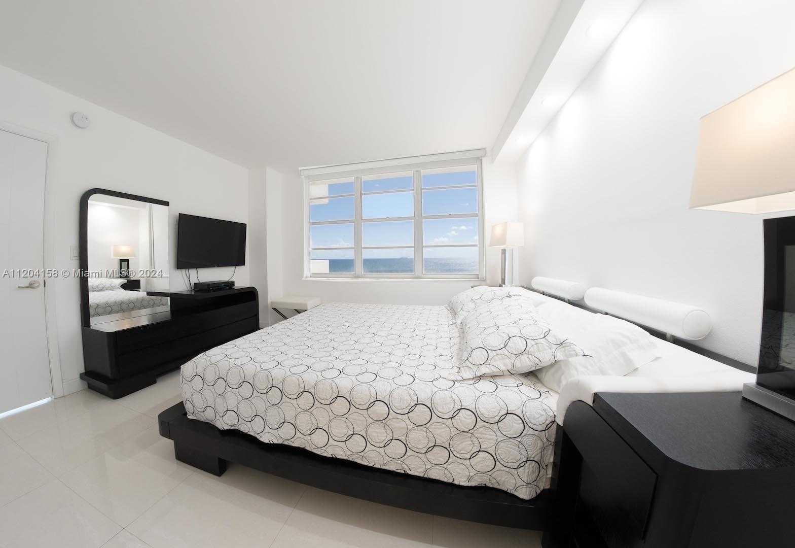 Small Image of 5601 COLLINS AVE #1603, Miami Beach Number 4