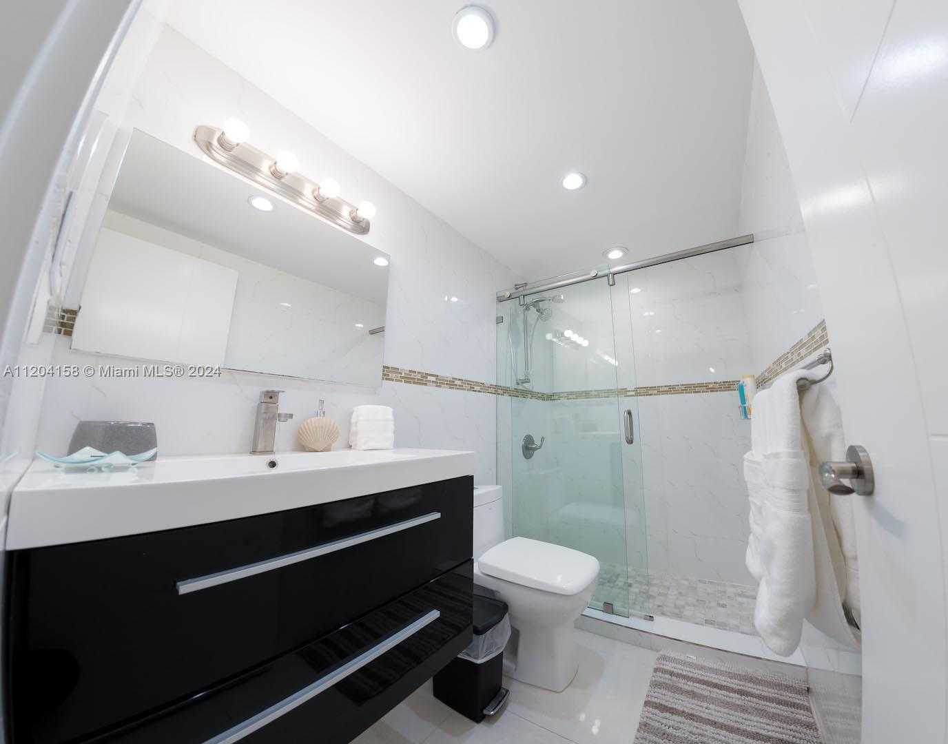 Small Image of 5601 COLLINS AVE #1603, Miami Beach Number 7
