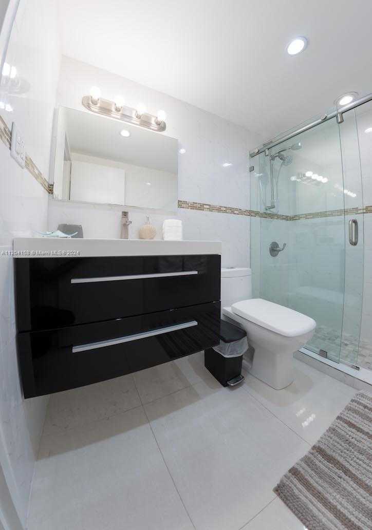 Small Image of 5601 COLLINS AVE #1603, Miami Beach Number 8