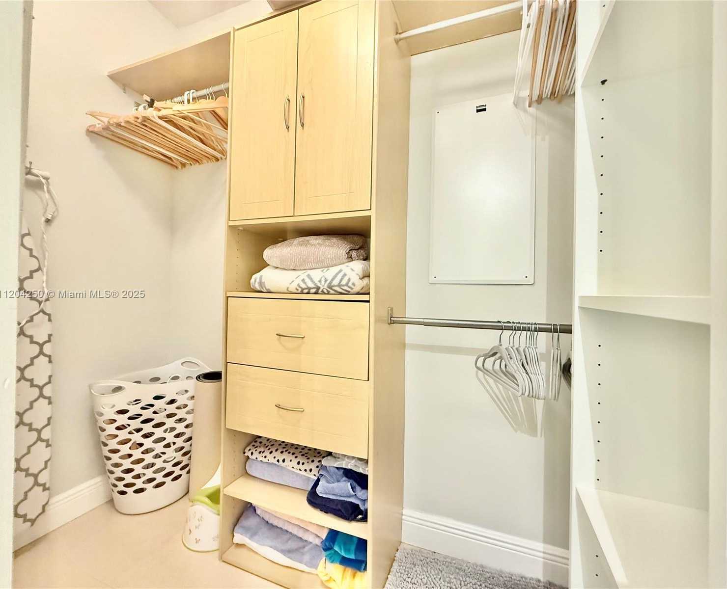 Small Image of 1830 SOUTH OCEAN DR #1709, Hallandale Beach Number 47
