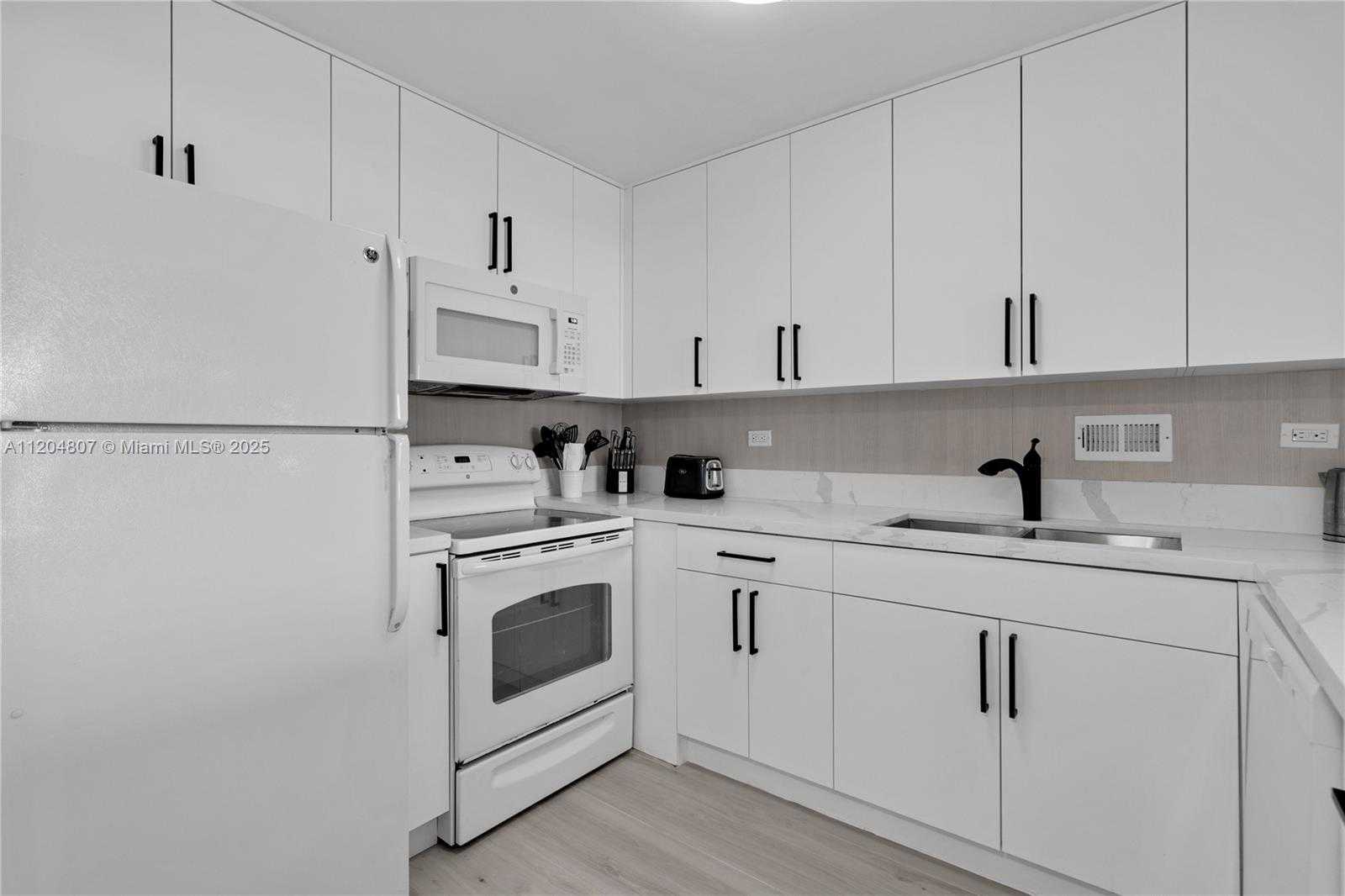 Small Image of 2301 COLLINS AVE #542, Miami Beach Number 17