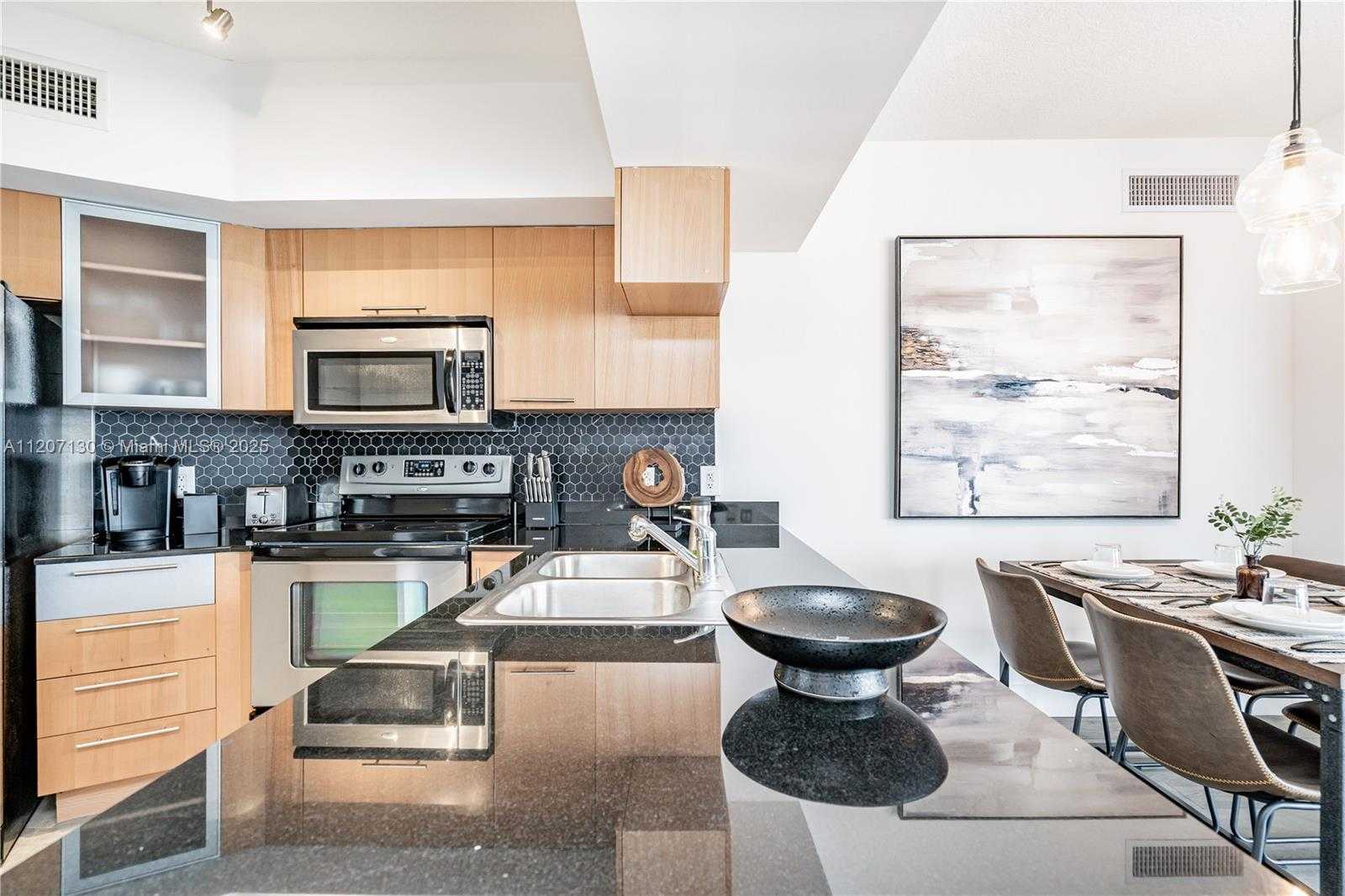 Small Image of 1750 NORTH BAYSHORE DR #3914, Miami Number 2