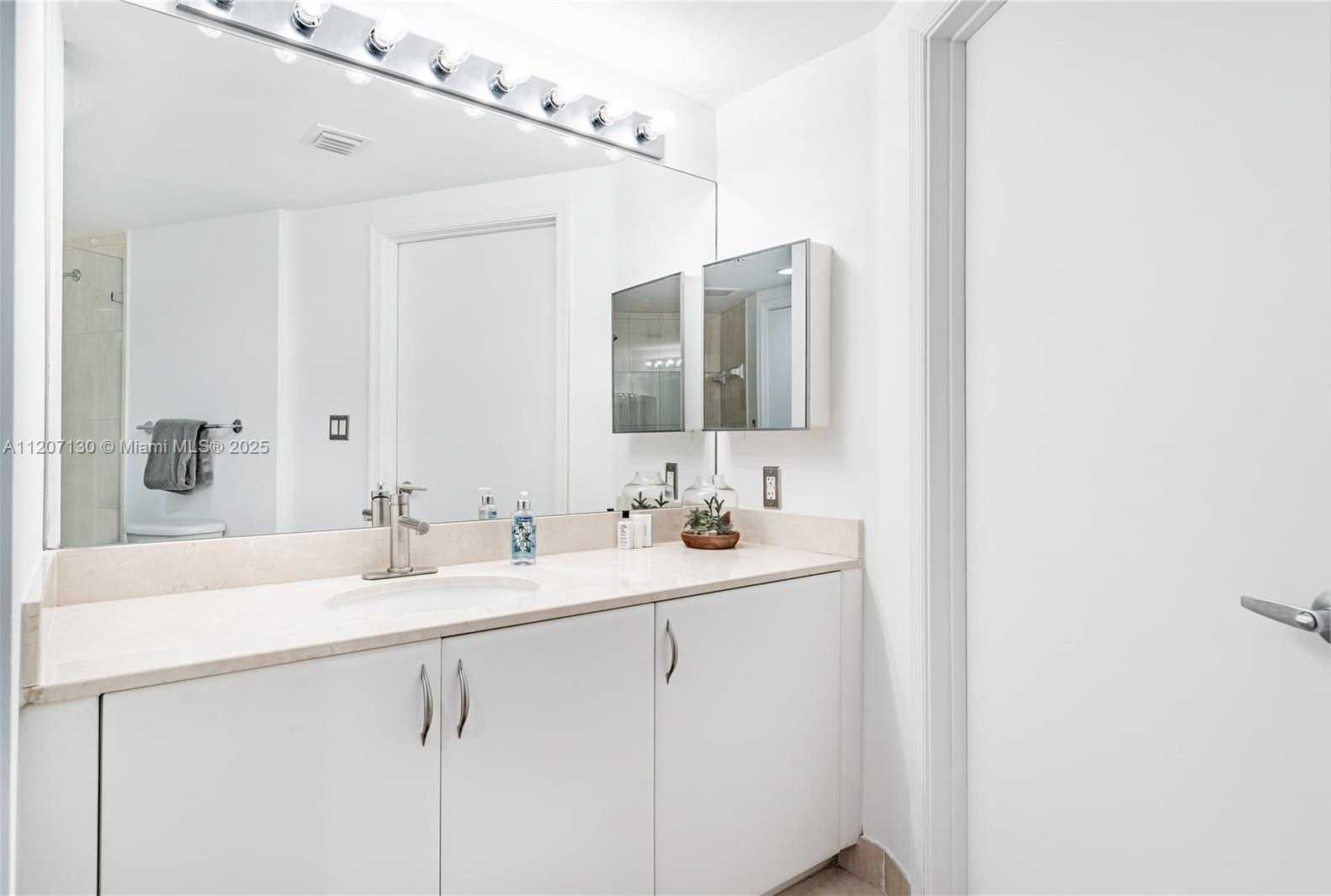 Small Image of 1750 NORTH BAYSHORE DR #3914, Miami Number 24
