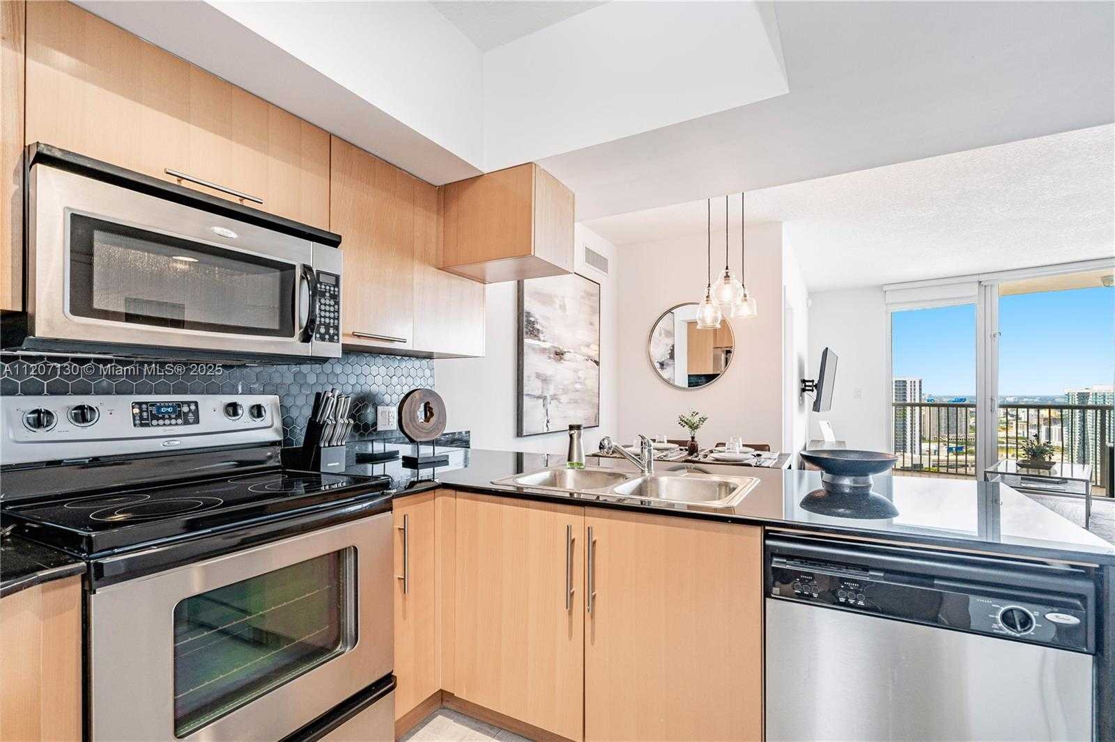 Small Image of 1750 NORTH BAYSHORE DR #3914, Miami Number 9