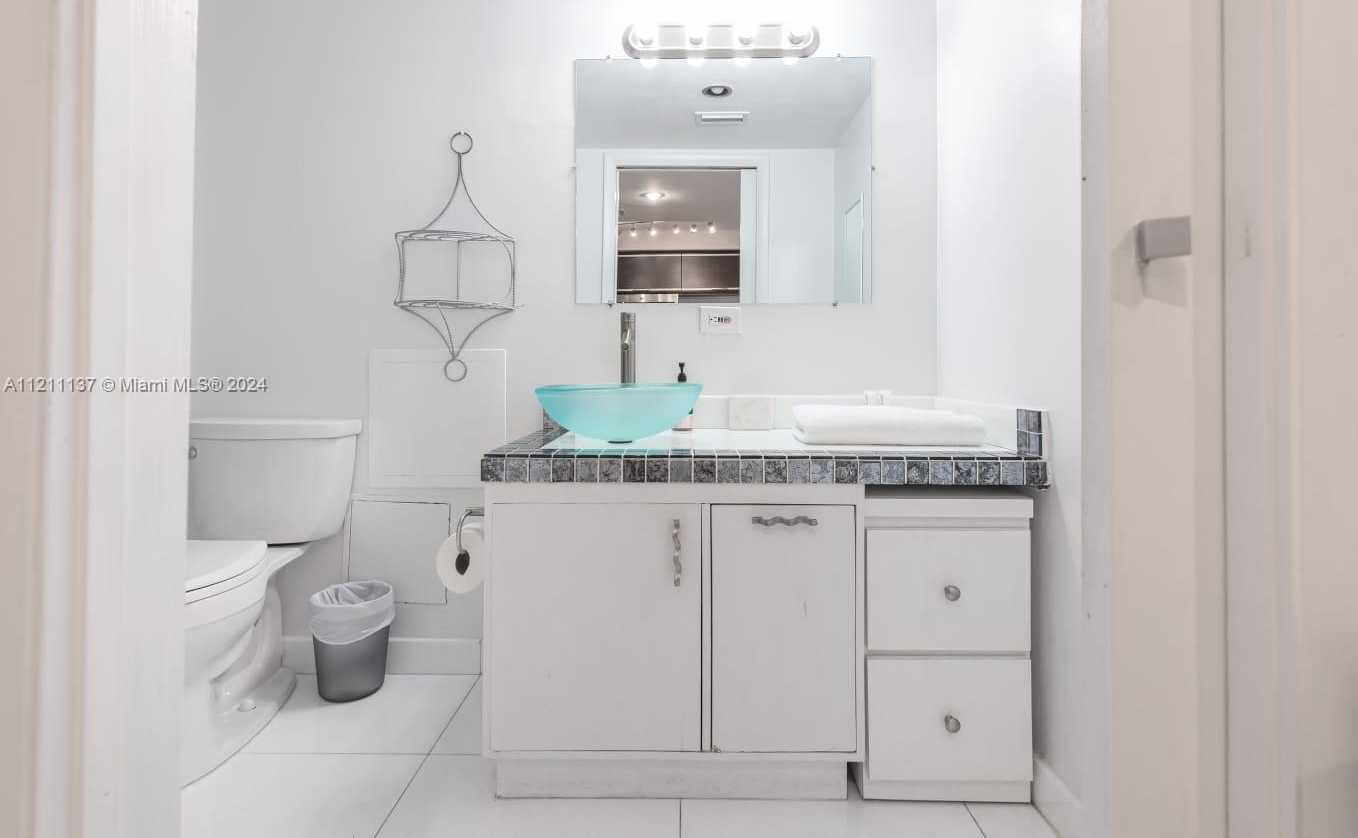 Small Image of 2301 COLLINS AVE #1023, Miami Beach Number 10