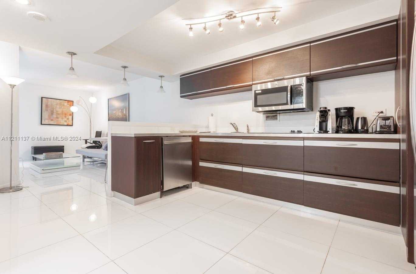 Small Image of 2301 COLLINS AVE #1023, Miami Beach Number 3