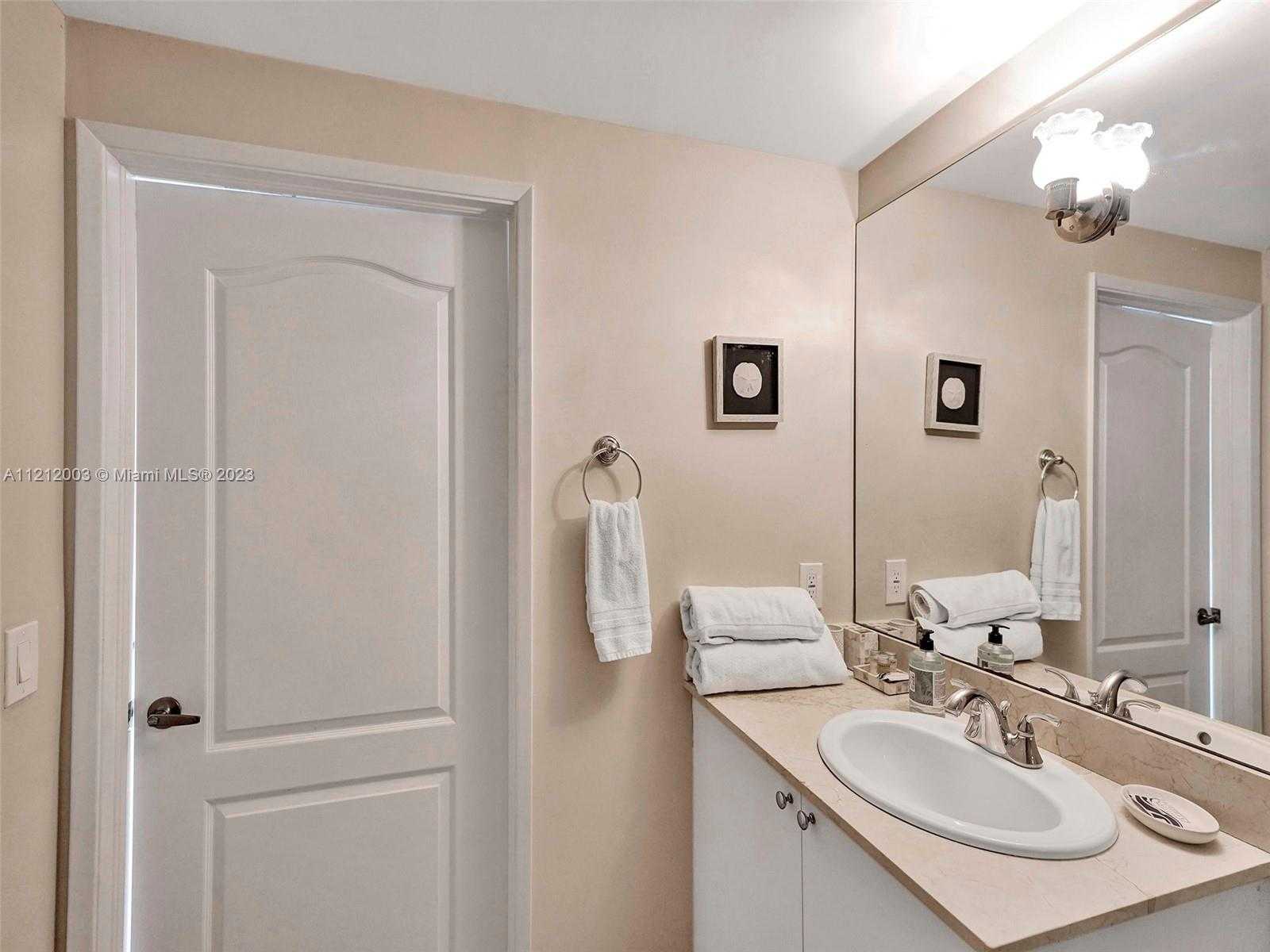 Small Image of 17555 ATLANTIC BLVD #806, Sunny Isles Beach Number 26