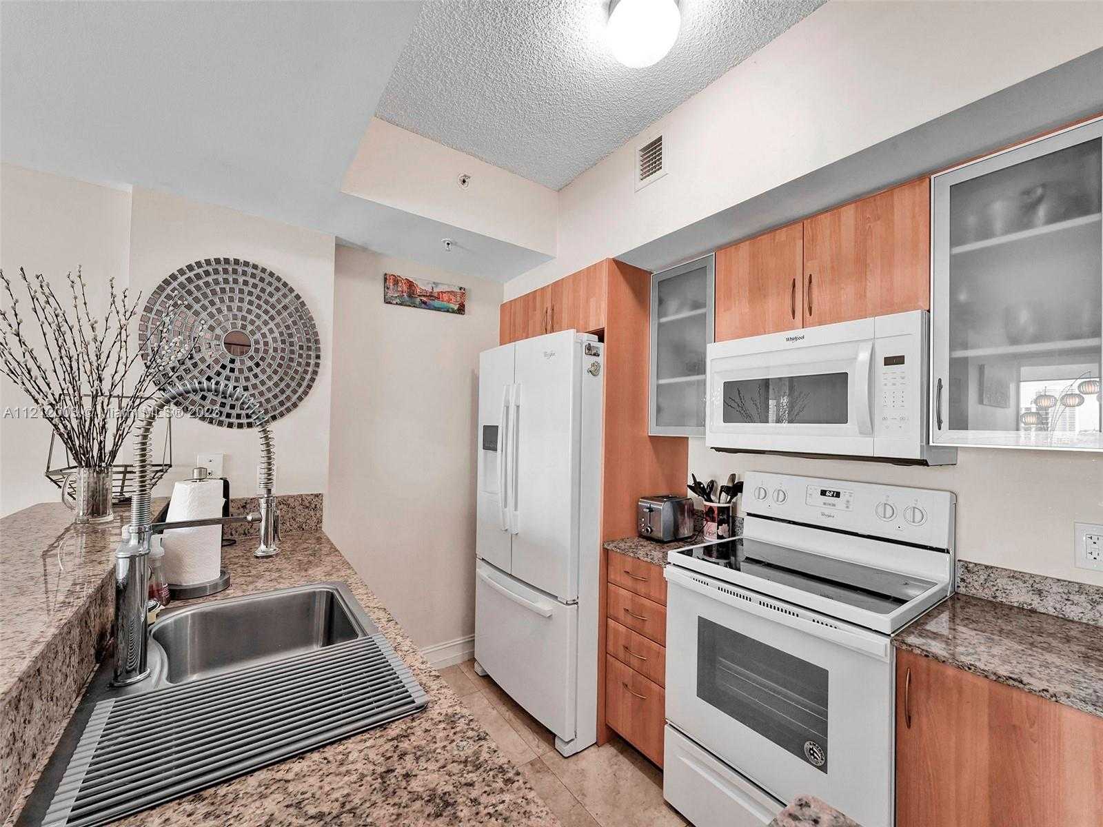 Small Image of 17555 ATLANTIC BLVD #806, Sunny Isles Beach Number 7
