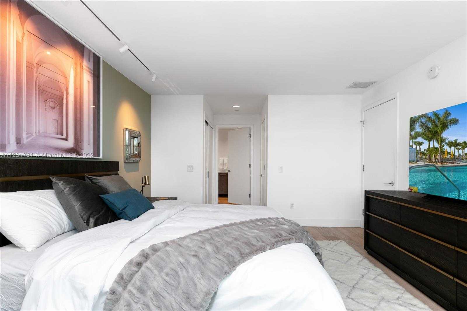 Small Image of 360 OCEAN DR #305S, Key Biscayne Number 24
