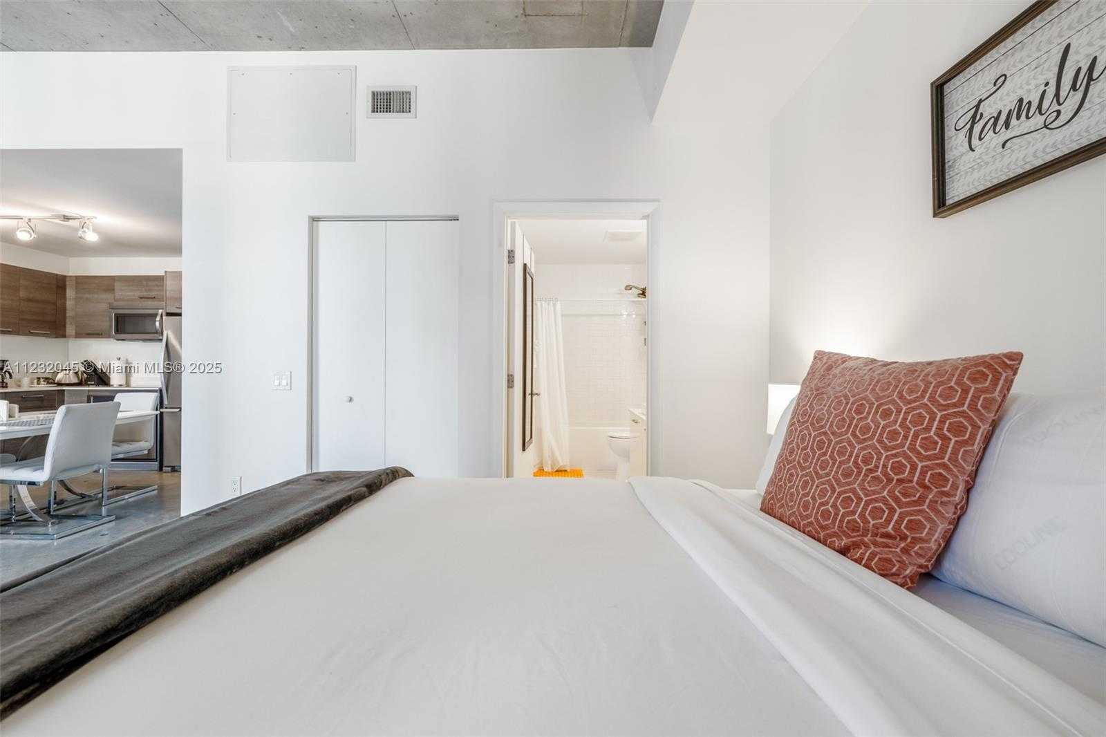 Small Image of 151 SOUTH EAST 1ST ST #809, Miami Number 25