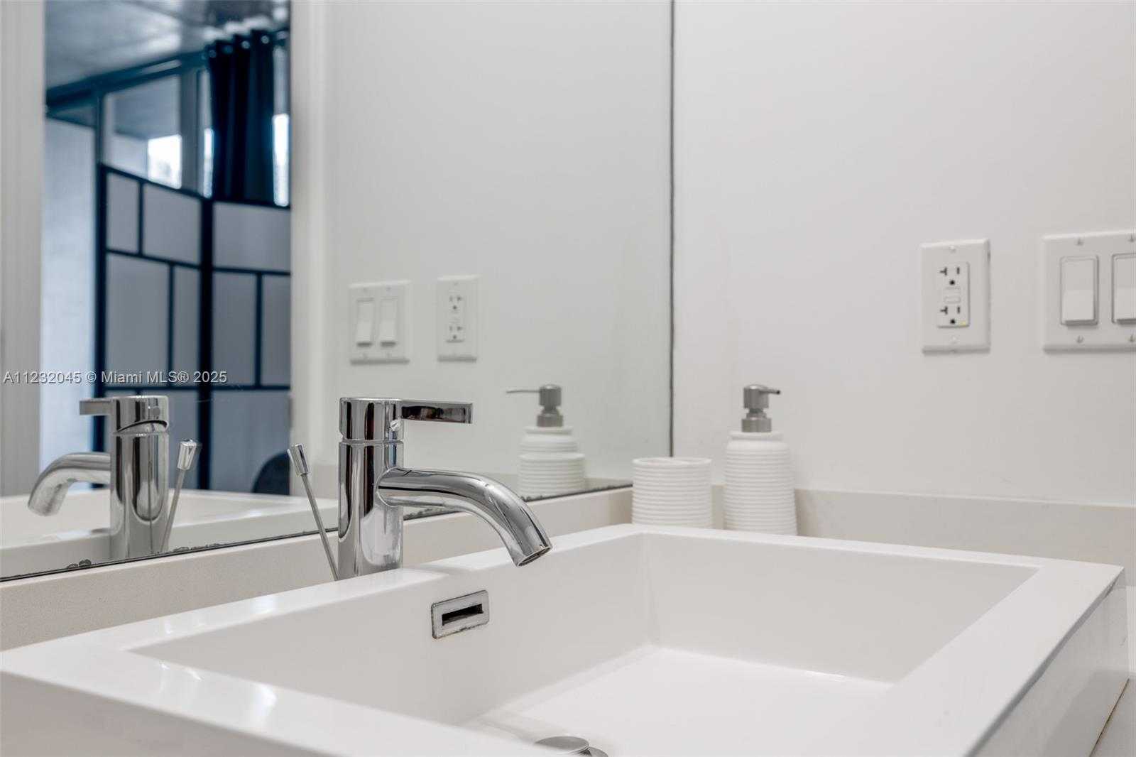 Small Image of 151 SOUTH EAST 1ST ST #809, Miami Number 33