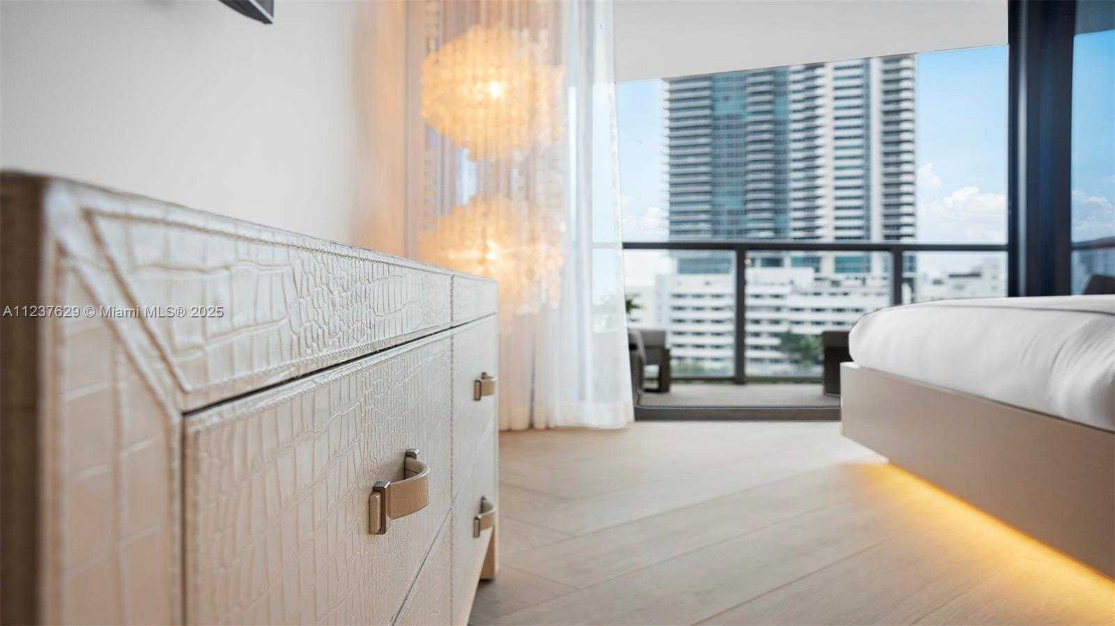 Small Image of 2201 COLLINS AVE #804, Miami Beach Number 17