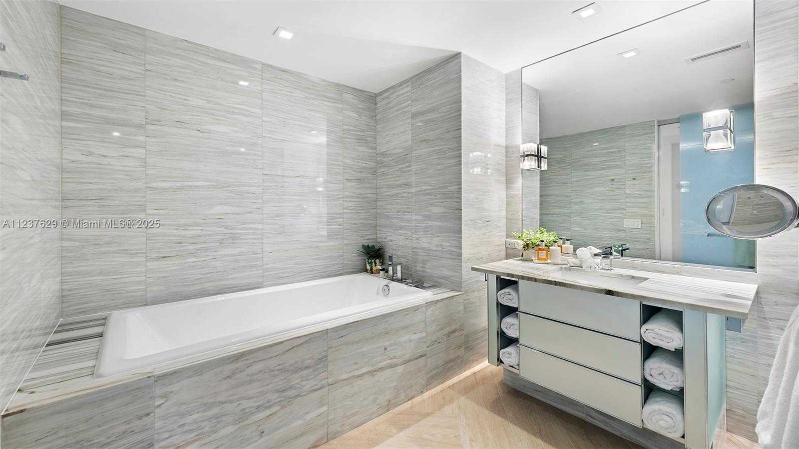 Small Image of 2201 COLLINS AVE #804, Miami Beach Number 26