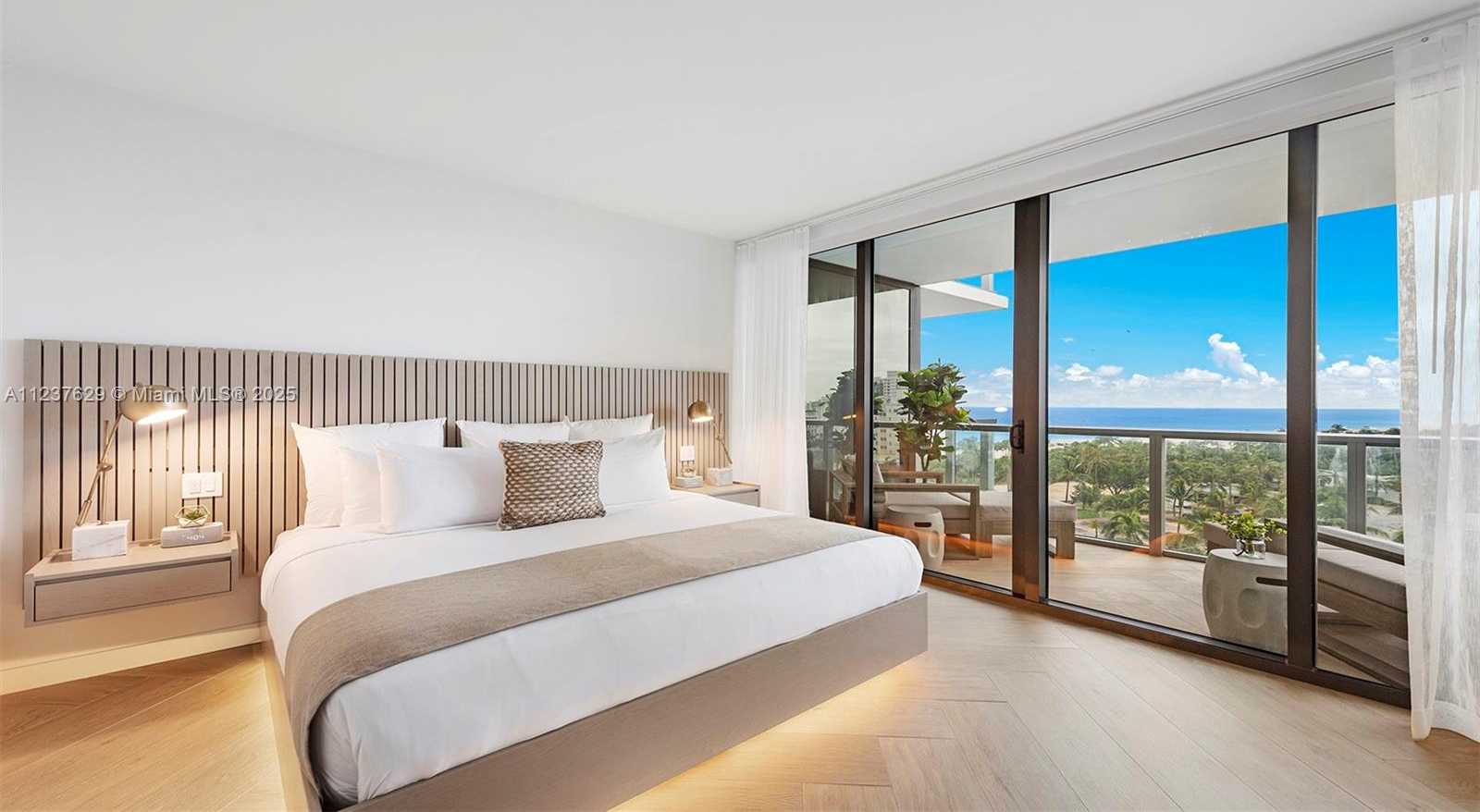 Small Image of 2201 COLLINS AVE #804, Miami Beach Number 3