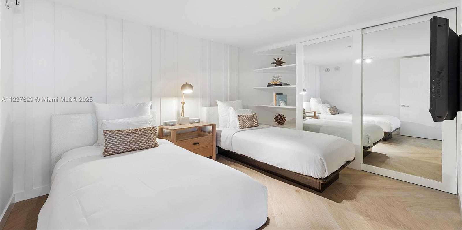 Small Image of 2201 COLLINS AVE #804, Miami Beach Number 31