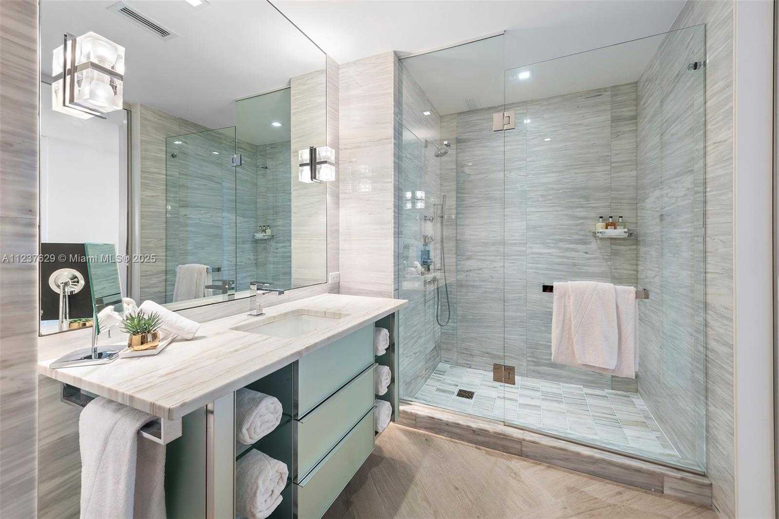 Small Image of 2201 COLLINS AVE #804, Miami Beach Number 35