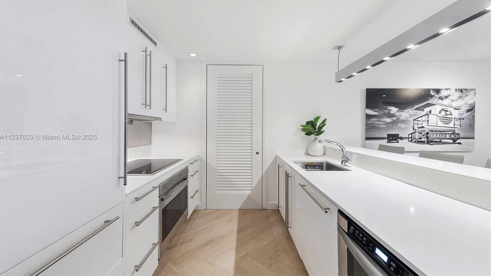 Small Image of 2201 COLLINS AVE #804, Miami Beach Number 4