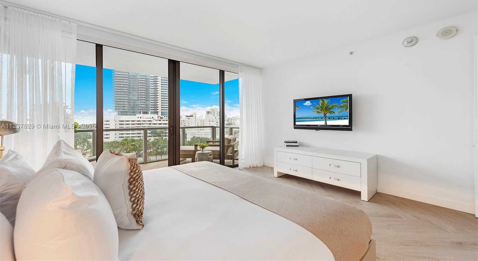 Small Image of 2201 COLLINS AVE #804, Miami Beach Number 40