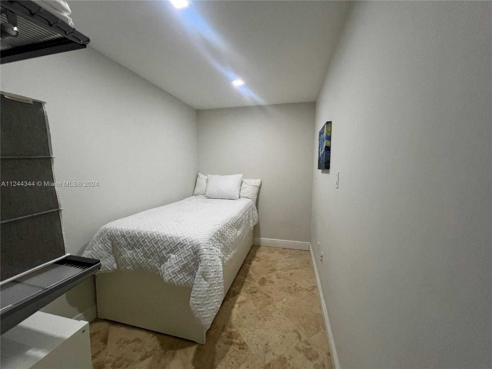 Small Image of 6917 COLLINS AVE #809, Miami Beach Number 16