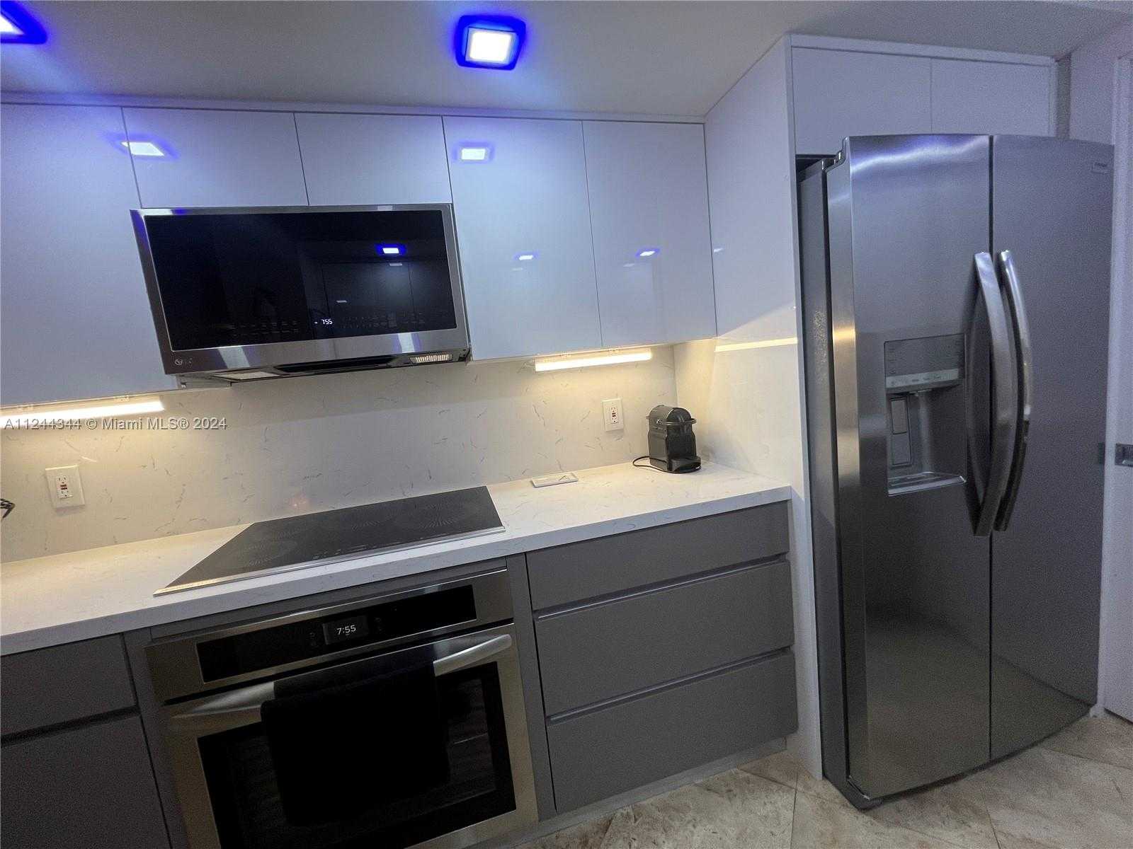 Small Image of 6917 COLLINS AVE #809, Miami Beach Number 19